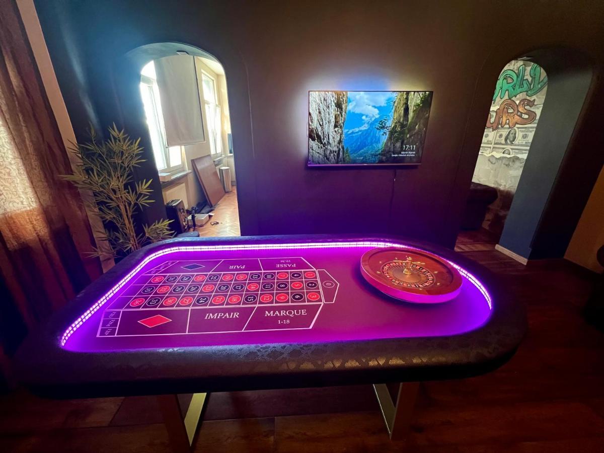 Capsule Casino - Jacuzzi - Billard - Netflix - Console & Jeux Appartement Bergen Buitenkant foto